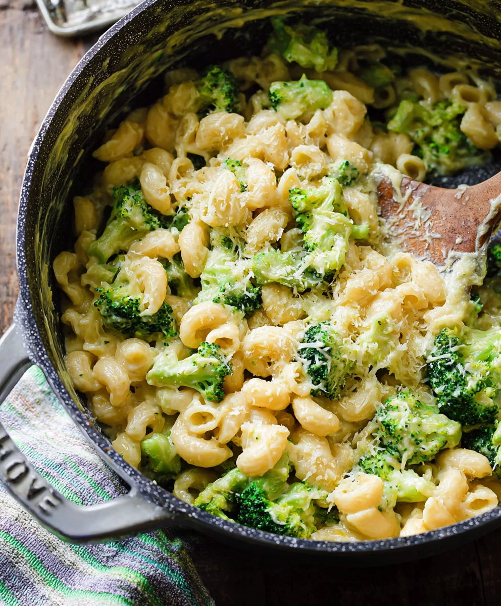 Healthy One-Pot Broccoli Mac Cheese - Easy Dinner